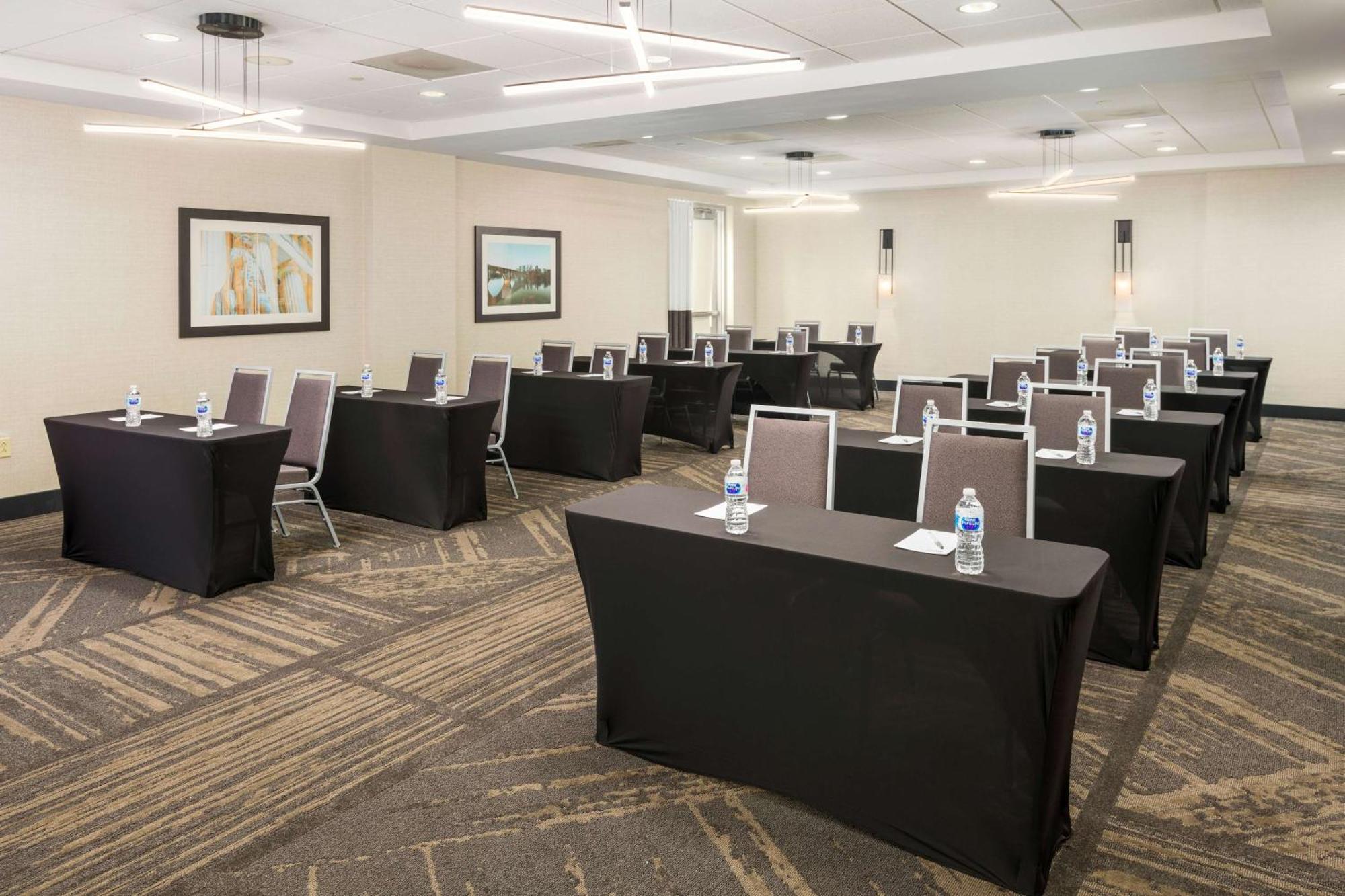 Hilton Garden Inn Silver Spring White Oak Экстерьер фото